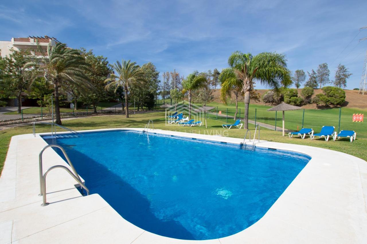 Frontline Golf In Riviera Del Sol With Interior And Exterior Pools And Tennis Court! Appartement Málaga