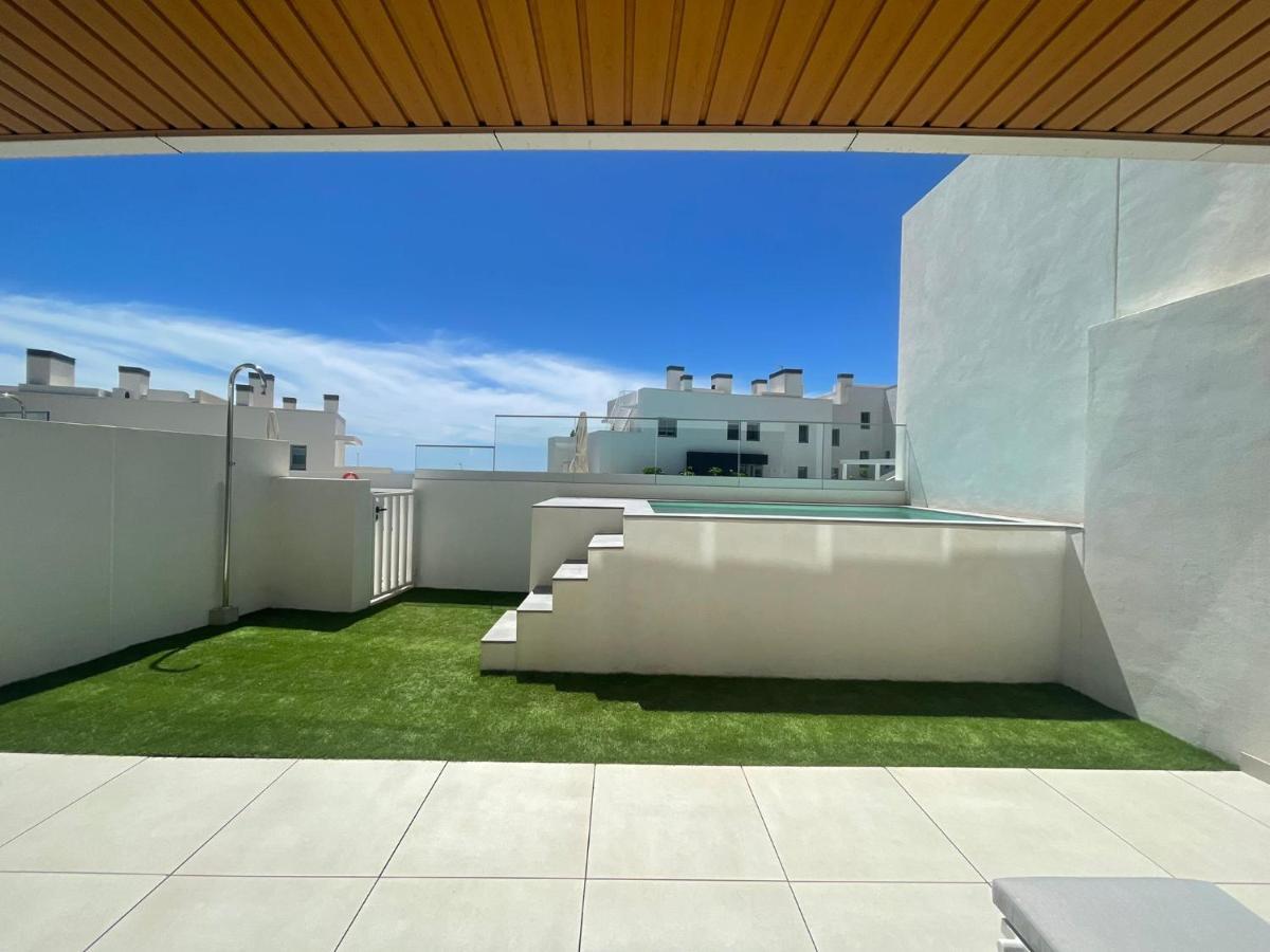 High End Large Ground Floor With Luxury Private Pool And Sea Views Lägenhet *