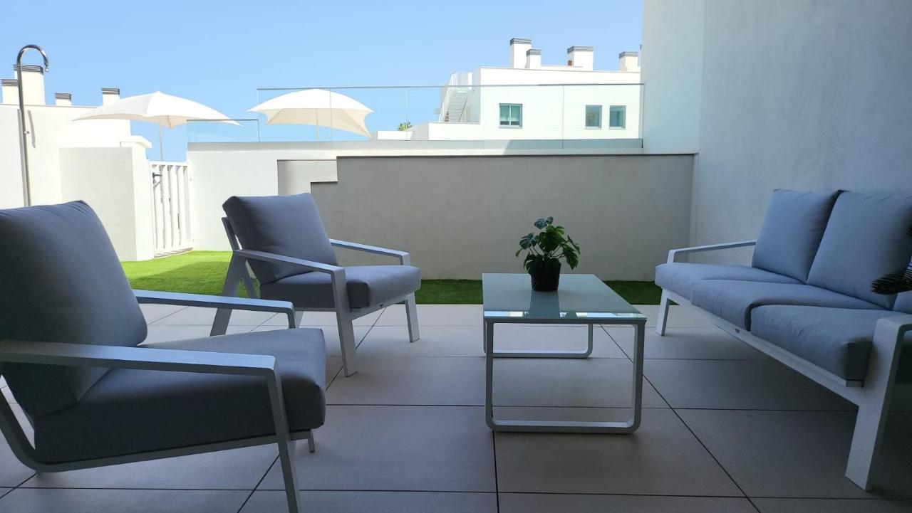High End Large Ground Floor With Luxury Private Pool And Sea Views Lägenhet