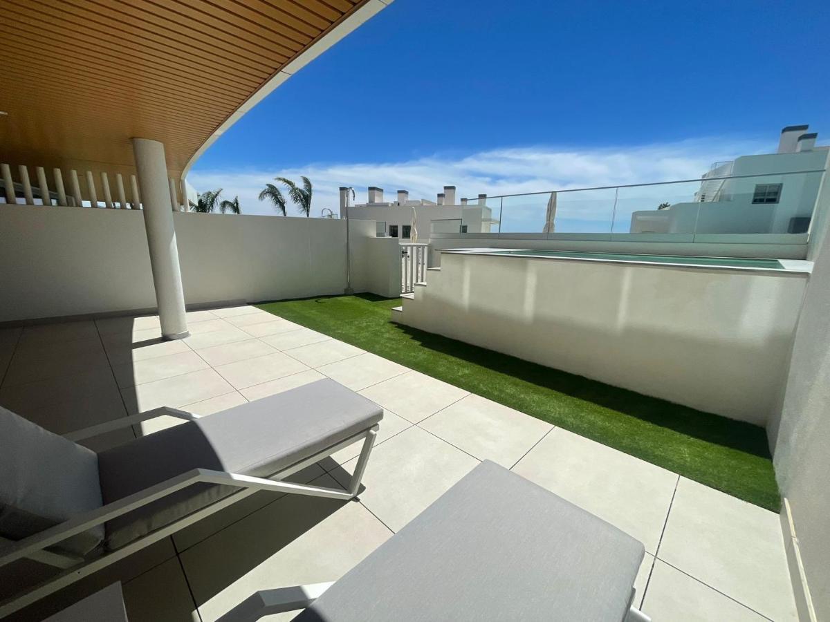 High End Large Ground Floor With Luxury Private Pool And Sea Views Lägenhet