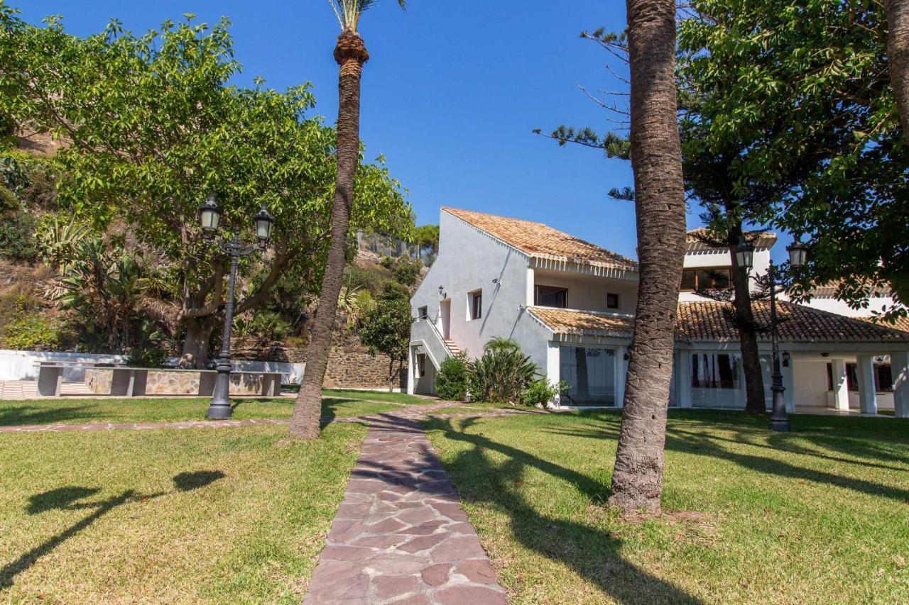 Castle House Luxury Beachfront *