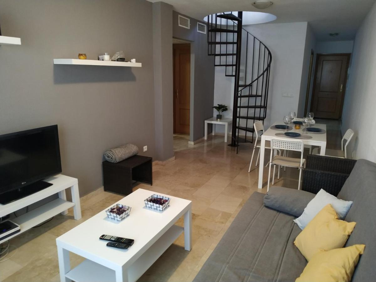 Yellow Duplex Free Parking And Terrace Malaga