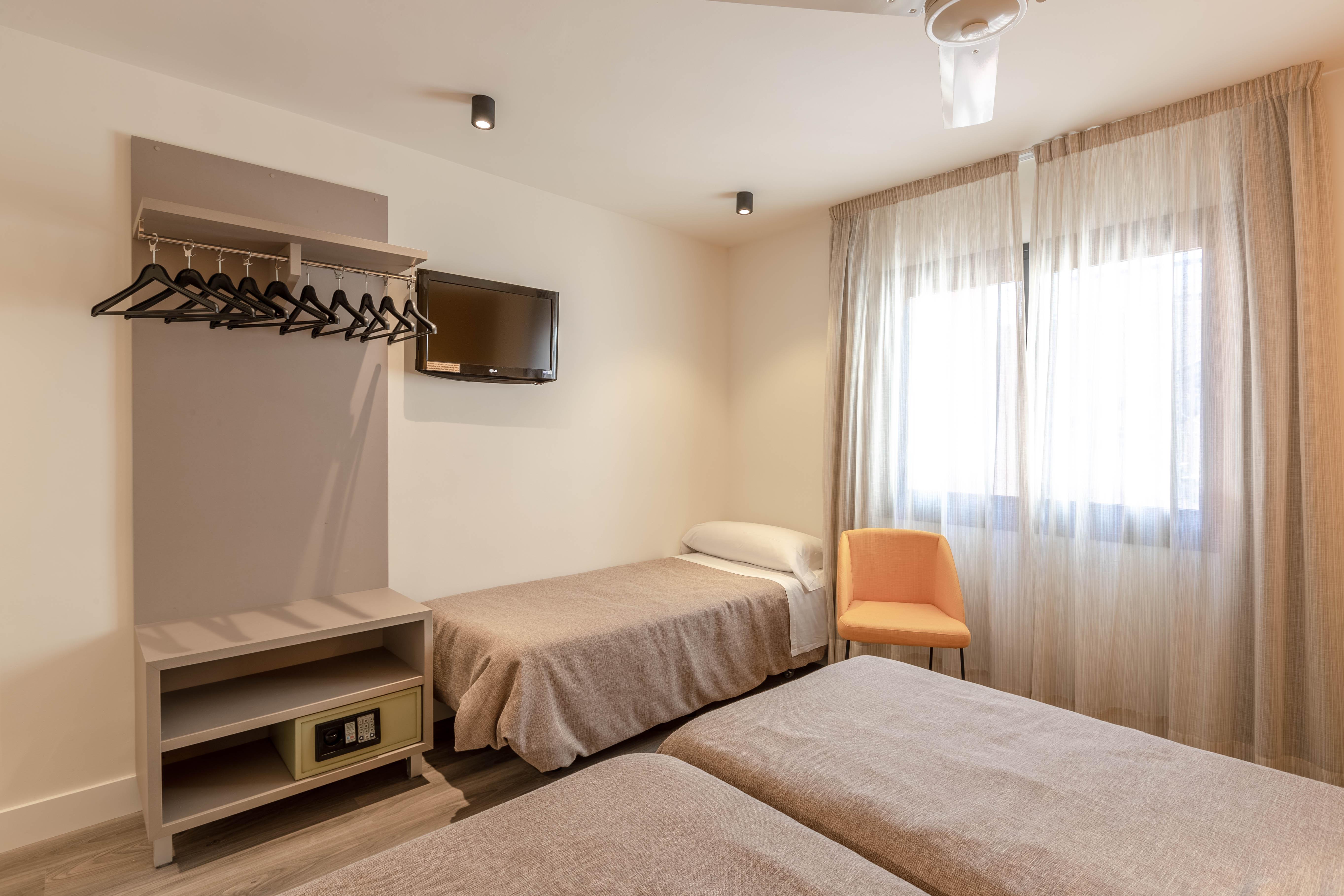 Zeus Hotell 2*