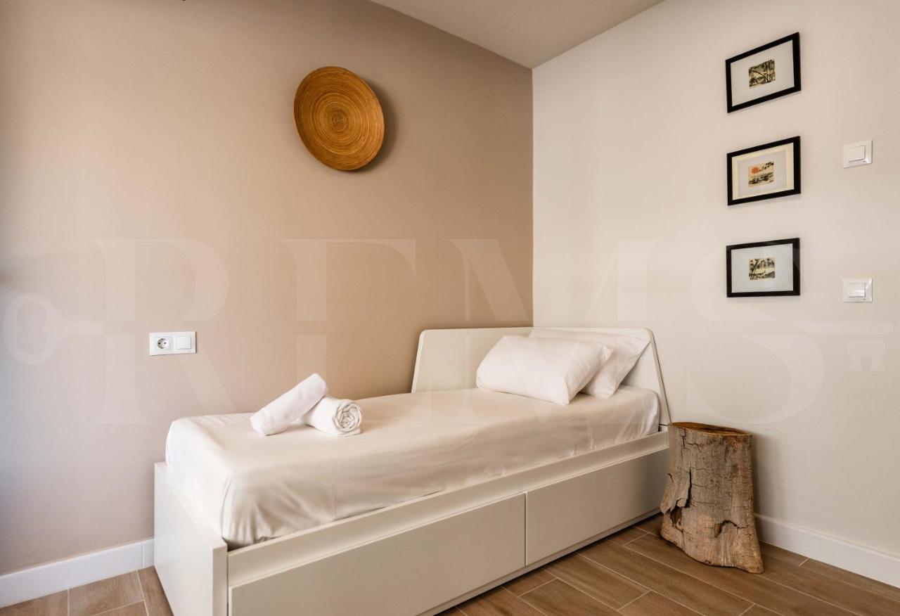 Idyllic And Spacious With Parking - Center By Rems Apartment *