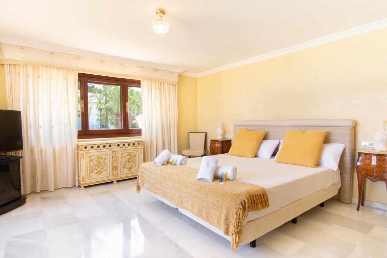 Castle House Luxury Beachfront *