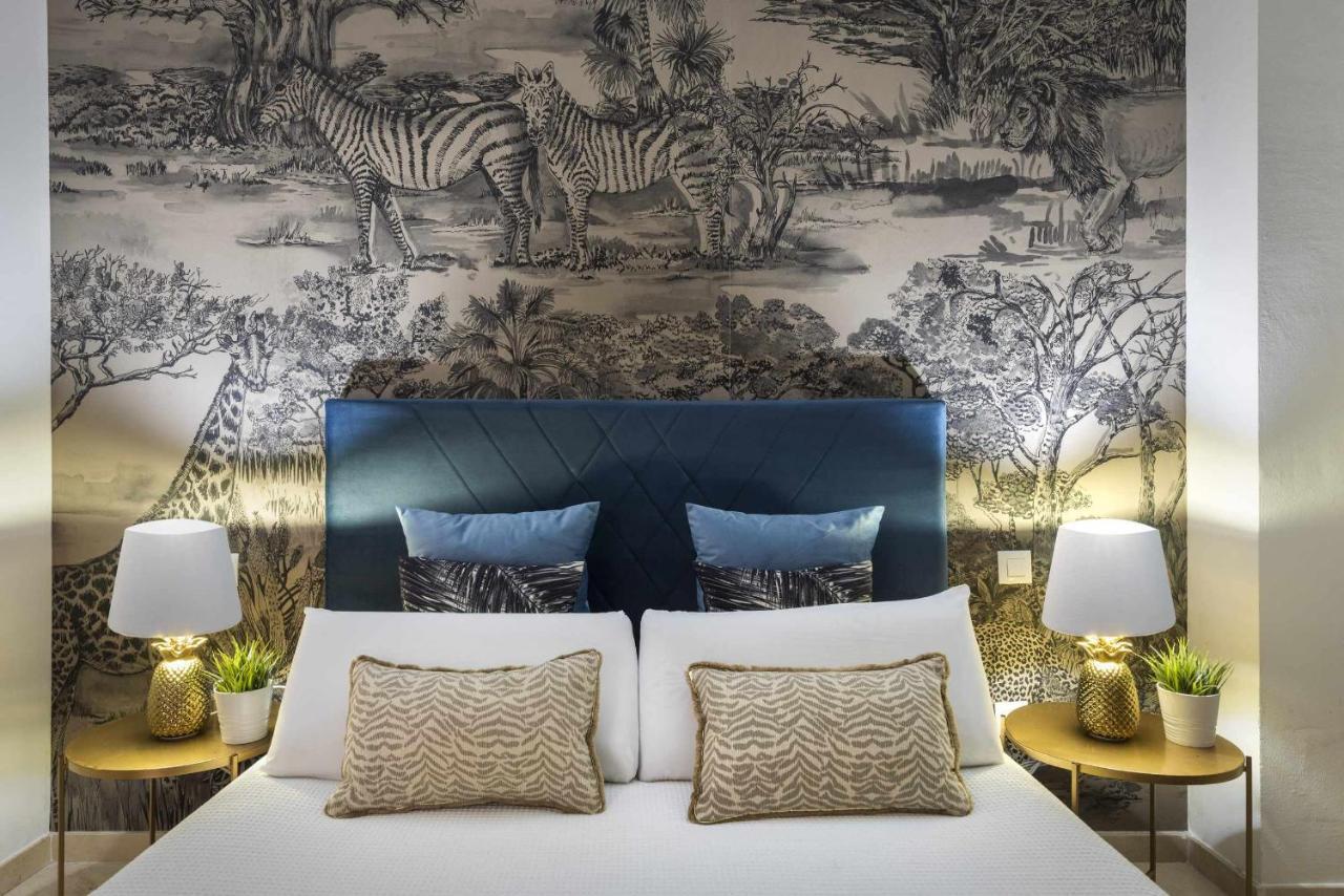 Monkeys Luxury