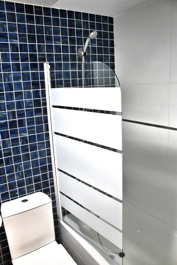 A Space That Feels Like With Private Parking Lejlighed *