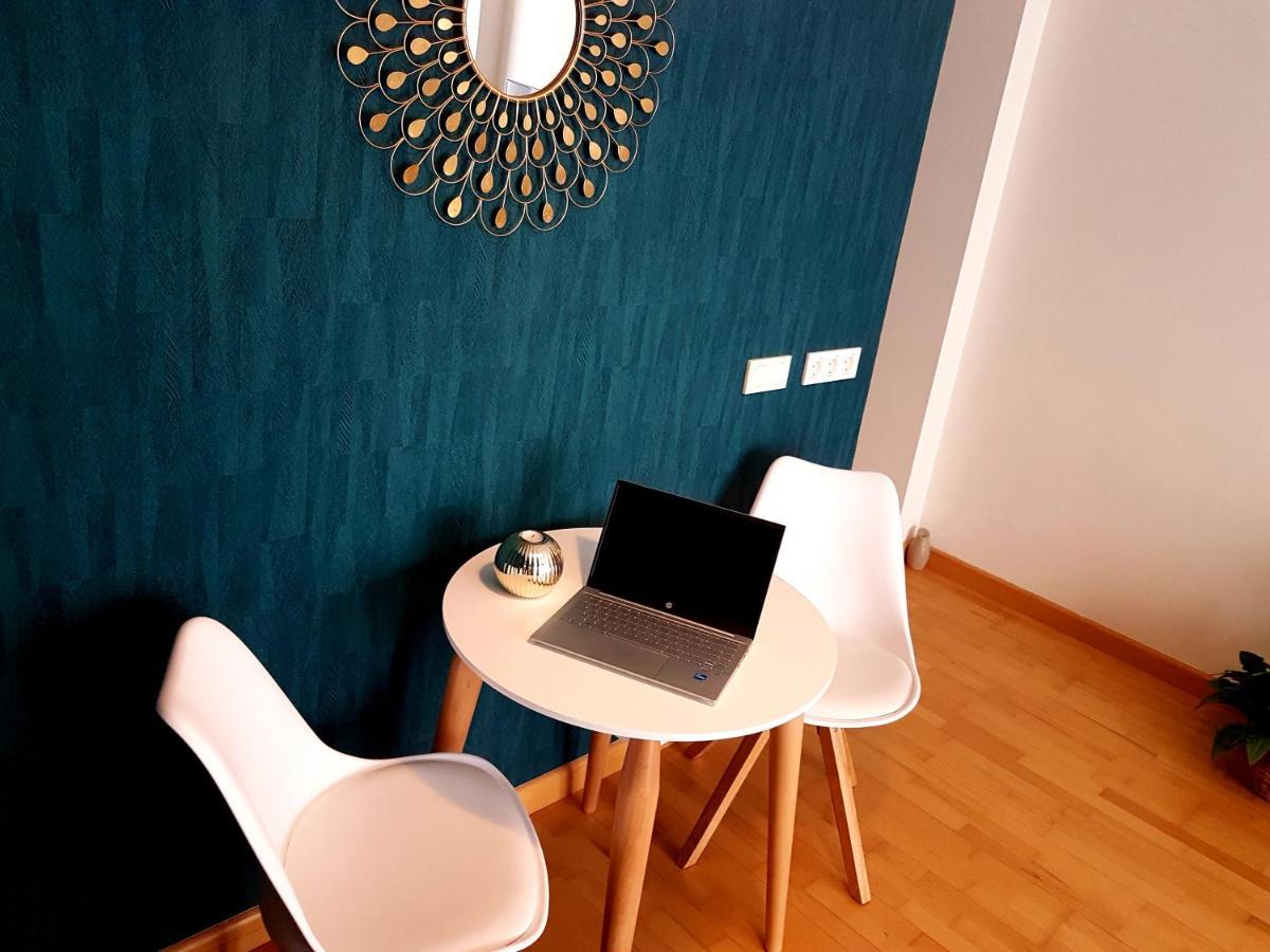 A Space That Feels Like With Private Parking Lejlighed *