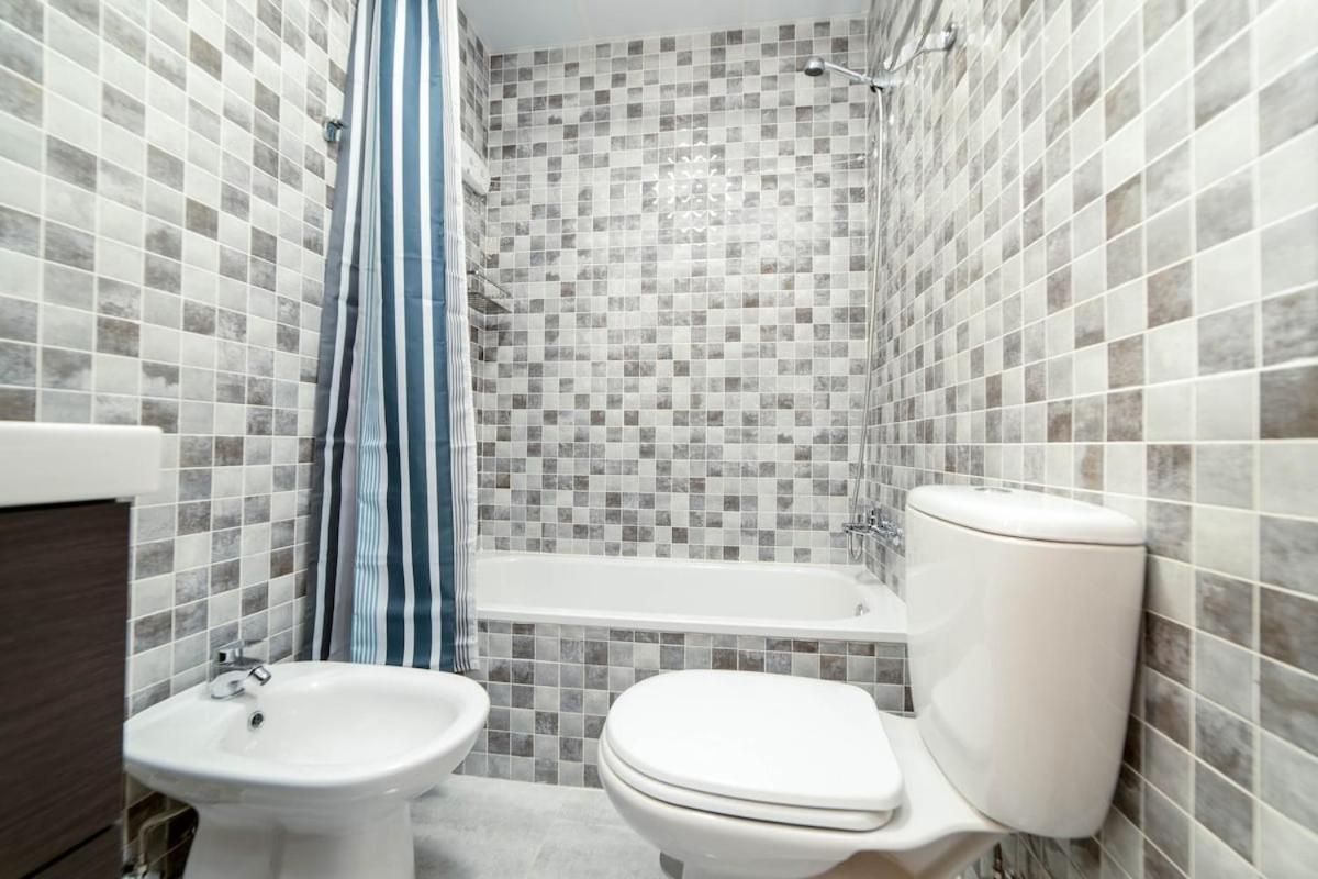 -malagasunapts- Stylish Centre Pool&parking Apartamento