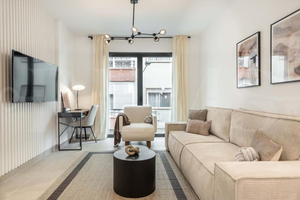 Apartment Modern With Patio & Parking By Rems Malaga