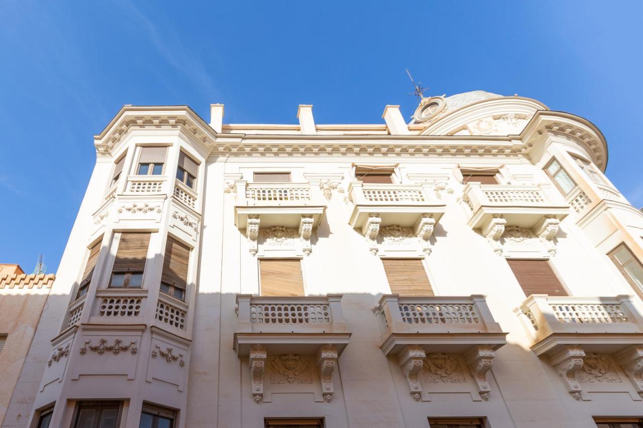 Atarazanas: De Dos * Malaga