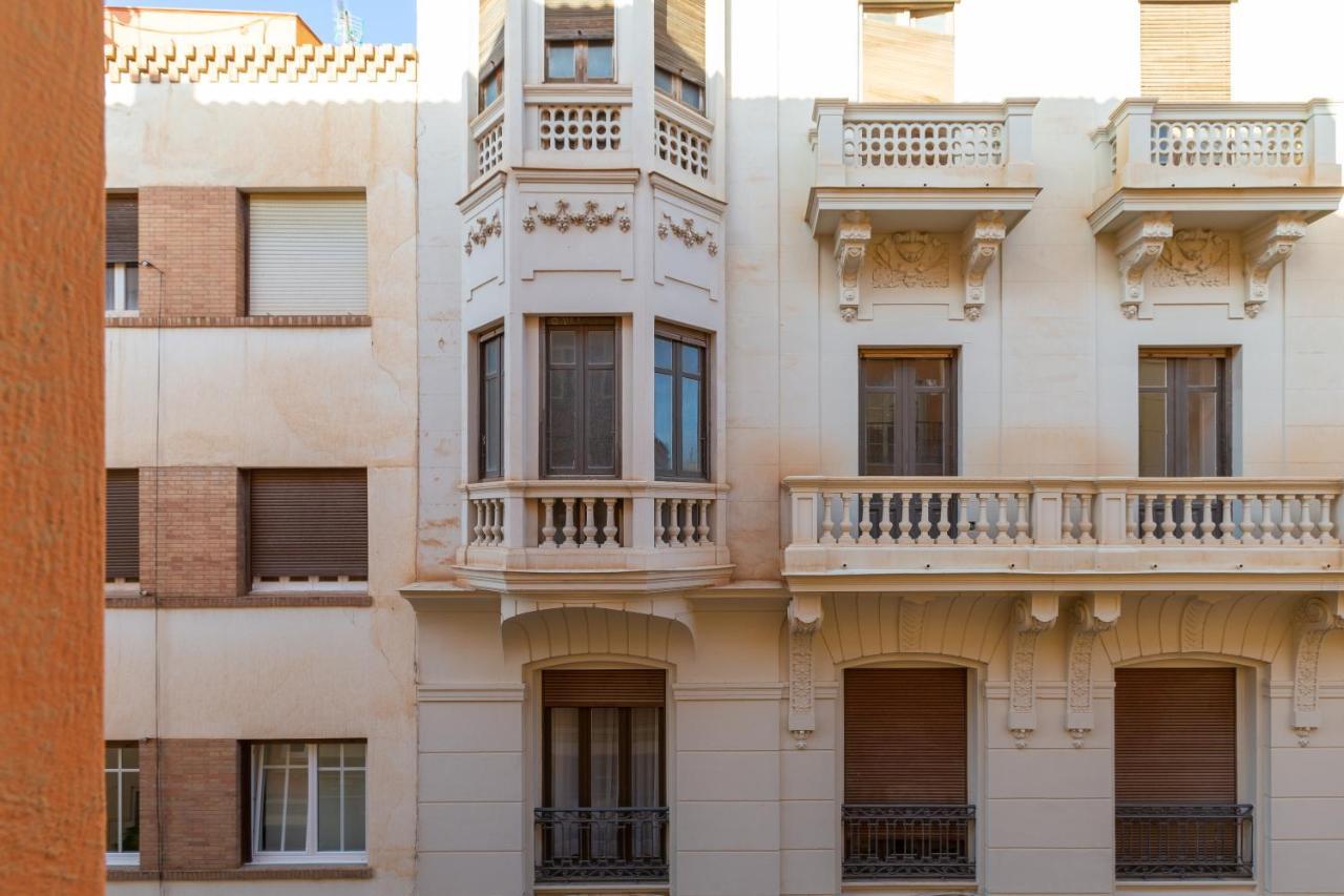 Atarazanas: De Dos Apartment