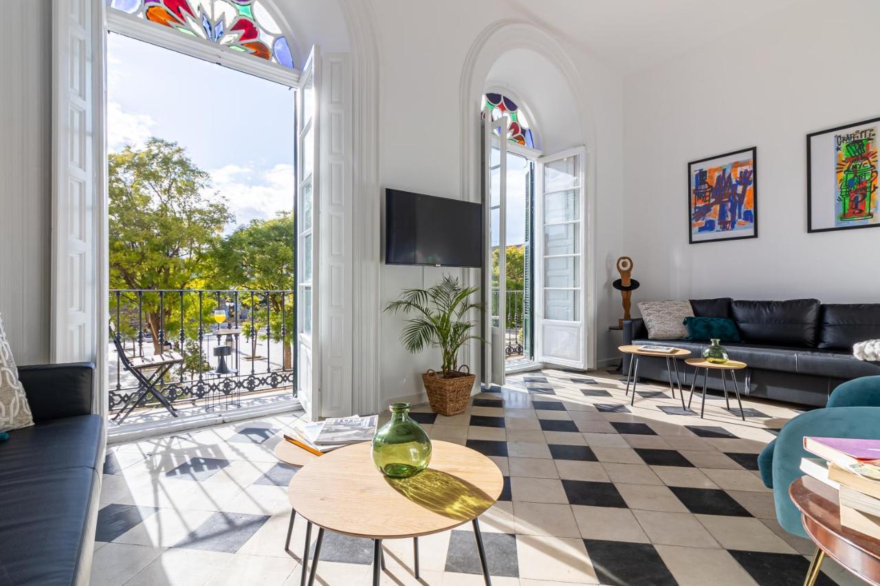 Center Flat Balcony At Picasso's