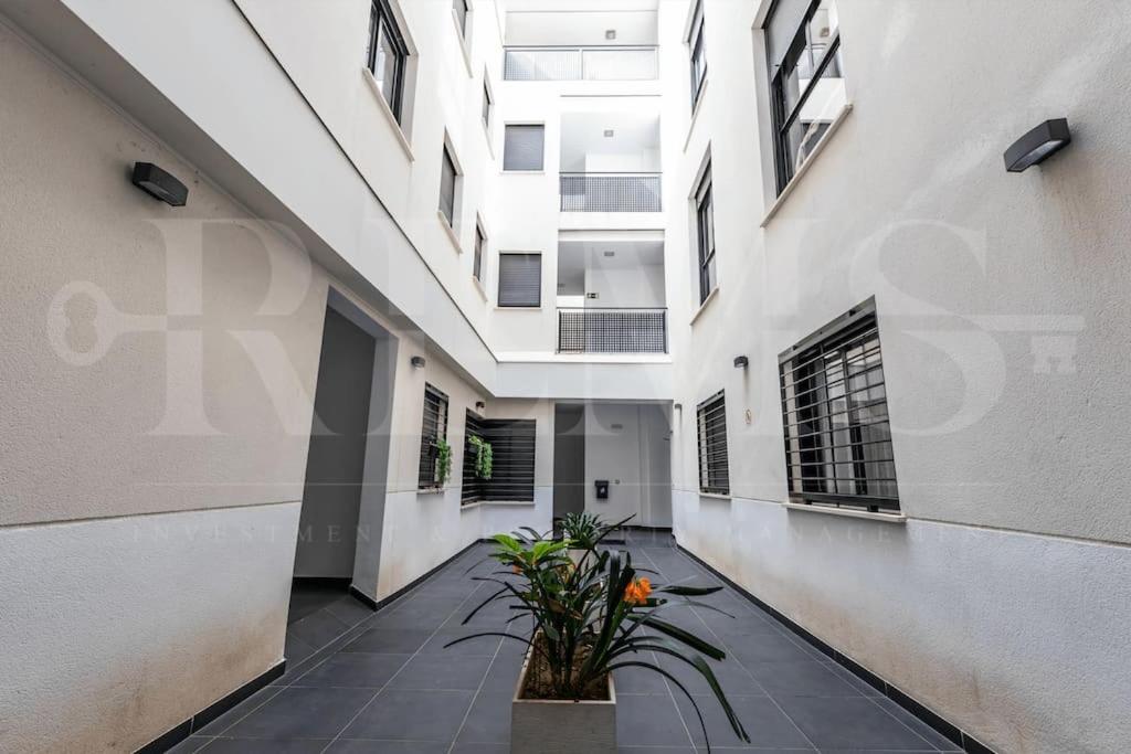 Apartamento Adorable Flat With Private Parking In The Center By Rems Málaga