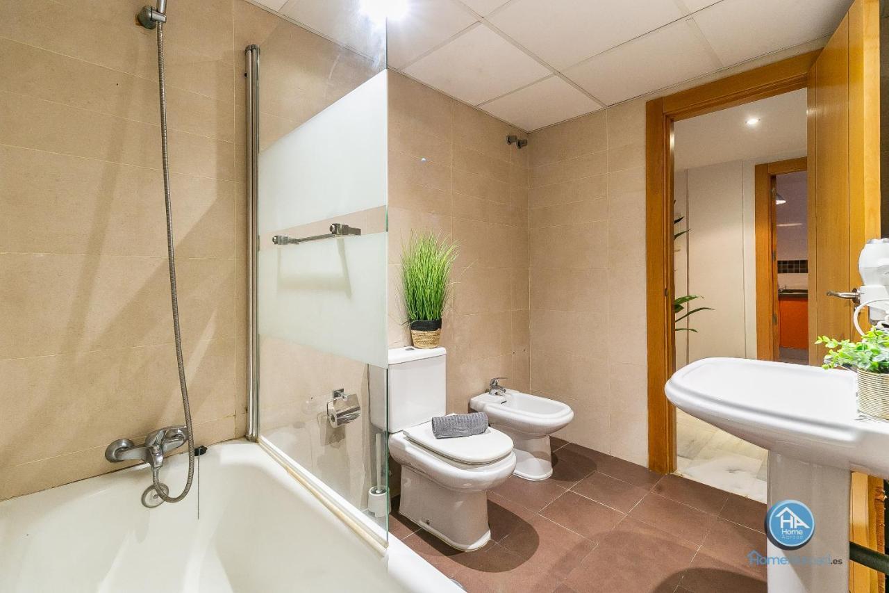 Appartement Boutique - Carlos Haya Area With Parking *