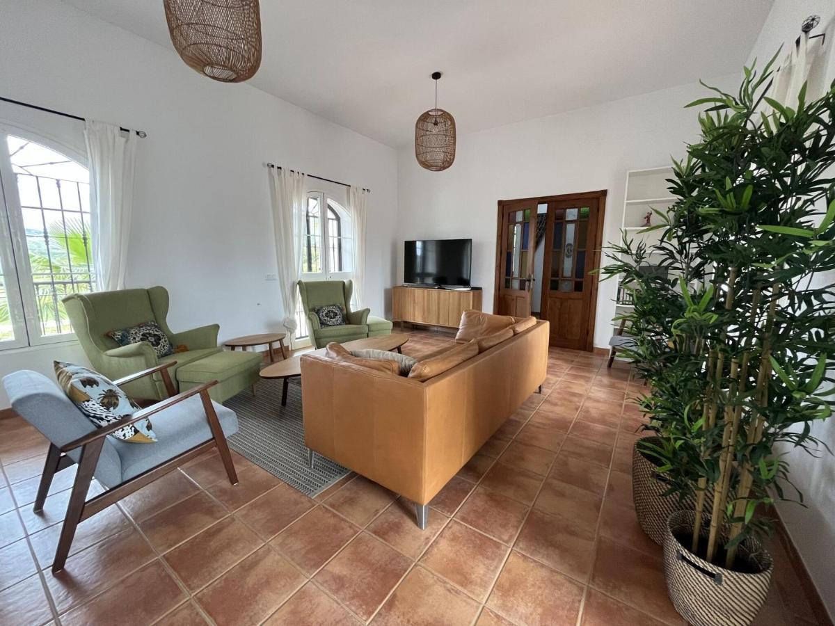 With Private Swimming Pool And Boules Court 40 Minutes From M Laga *