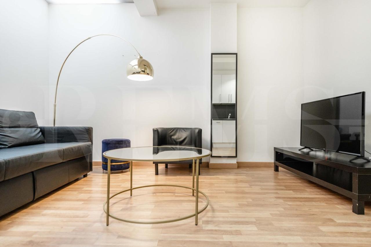 Large In The Heart Of Apartamento