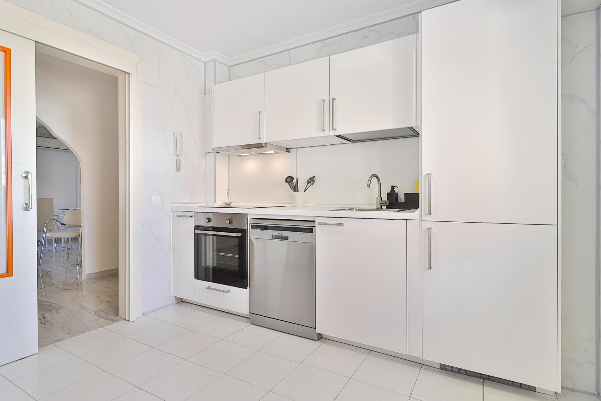 C9 Roomy Luminous 5 Bedroom In Town Appartement *