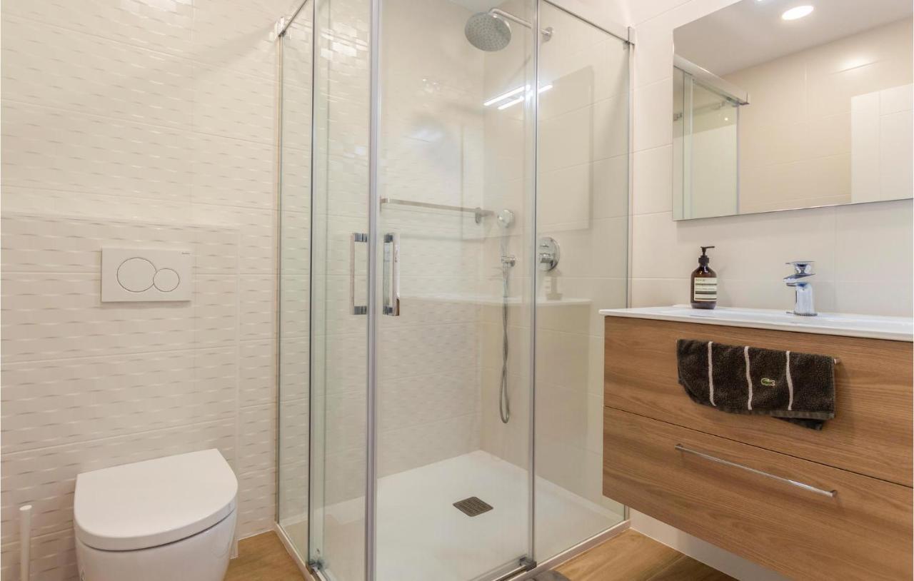 Appartement 3 Bedroom Beautiful In Málaga