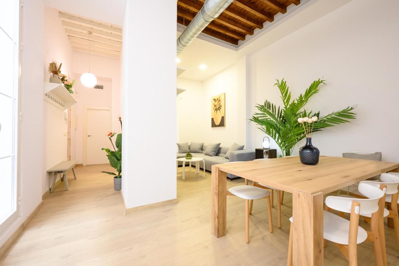 Modern 3 Bedroom, Center With Patio & High Ceilings By 10tosea Malaga
