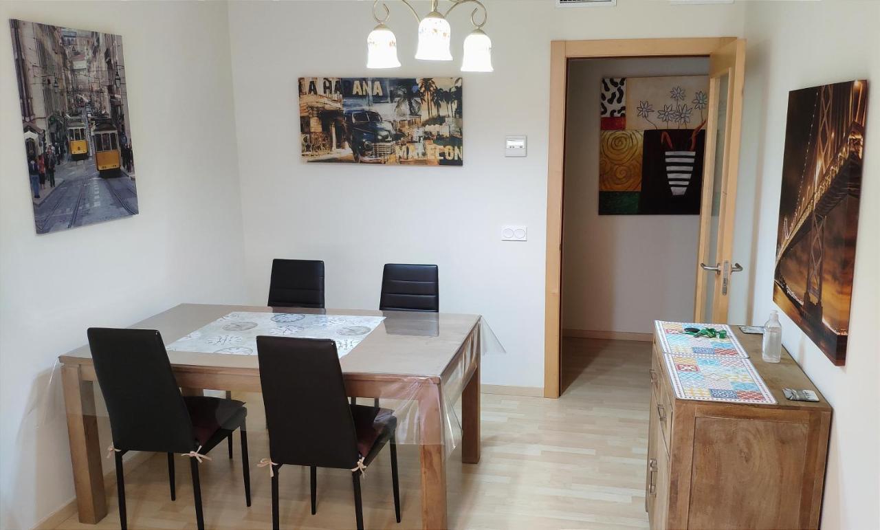 En La Playa! Parking, Wifi, Piscina, Aire Acondicionado Y Netflix!