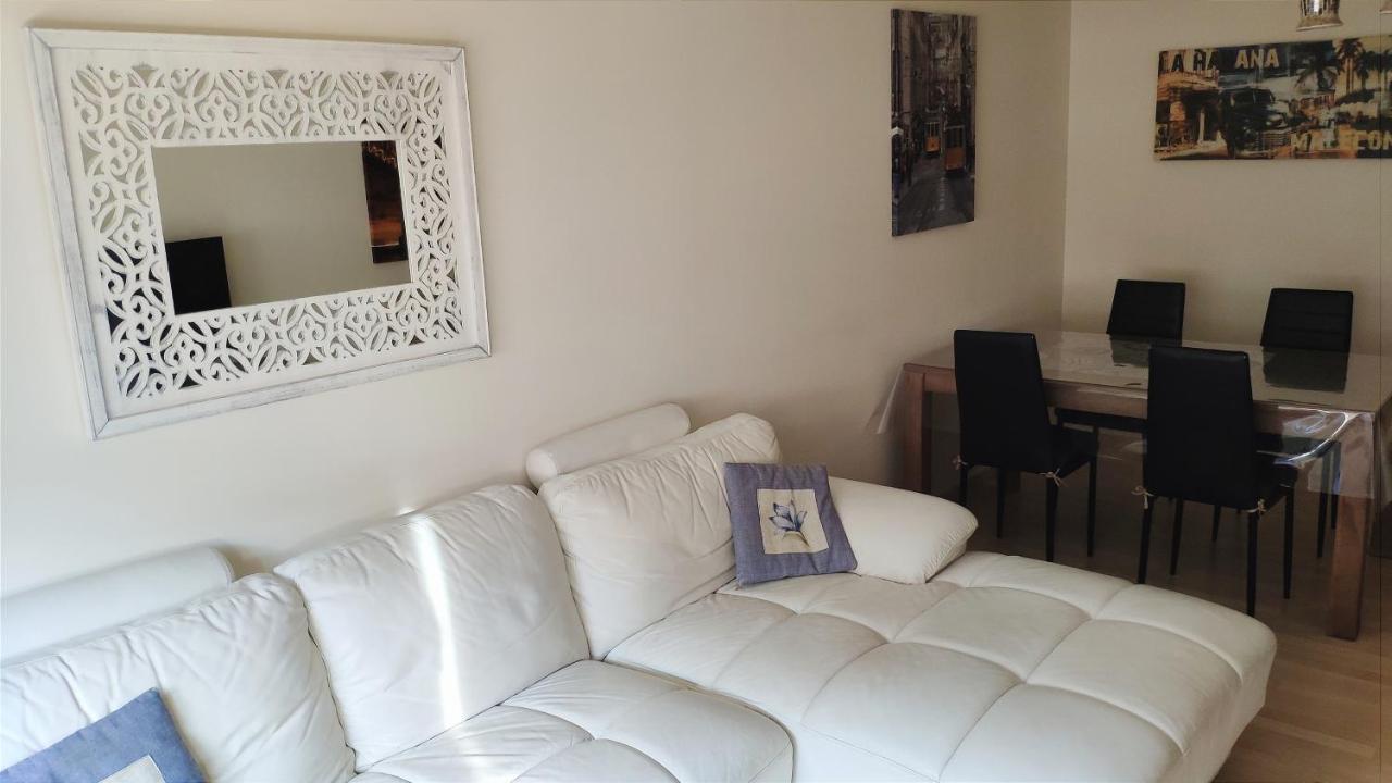 Apartamento En La Playa! Parking, Wifi, Piscina, Aire Acondicionado Y Netflix!