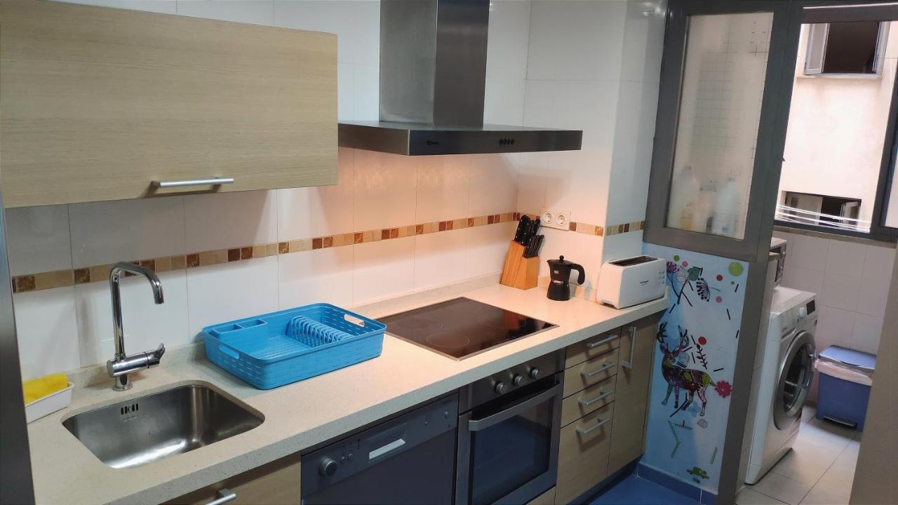 Apartamento En La Playa! Parking, Wifi, Piscina, Aire Acondicionado Y Netflix!