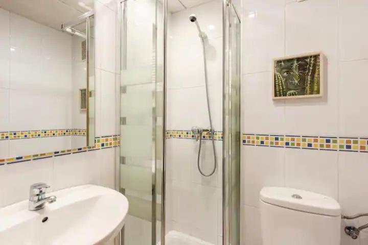 Lunaroom Center & Quiet Homestay