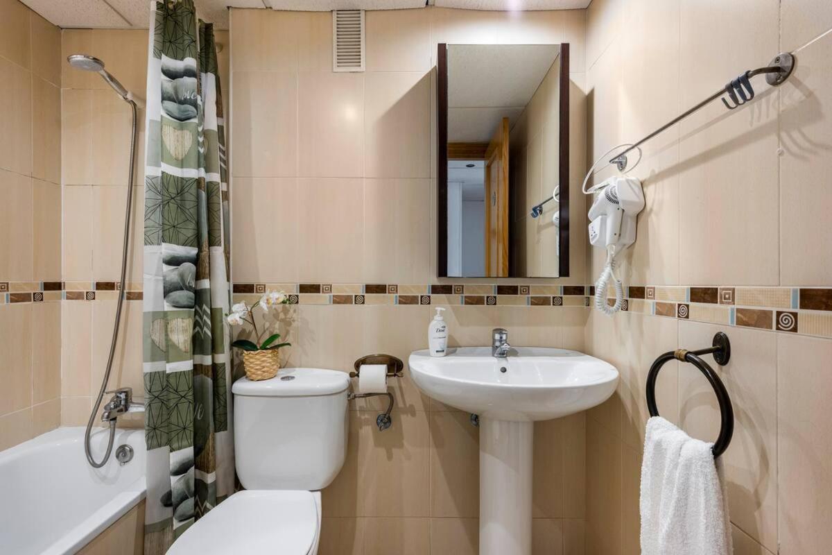 Lunaroom Center & Quiet Homestay *