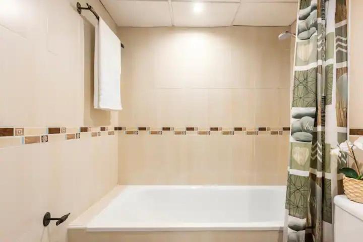 Lunaroom Center & Quiet Homestay Malaga