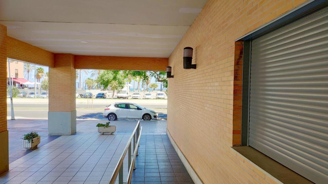En La Playa! Parking, Wifi, Piscina, Aire Acondicionado Y Netflix! Málaga