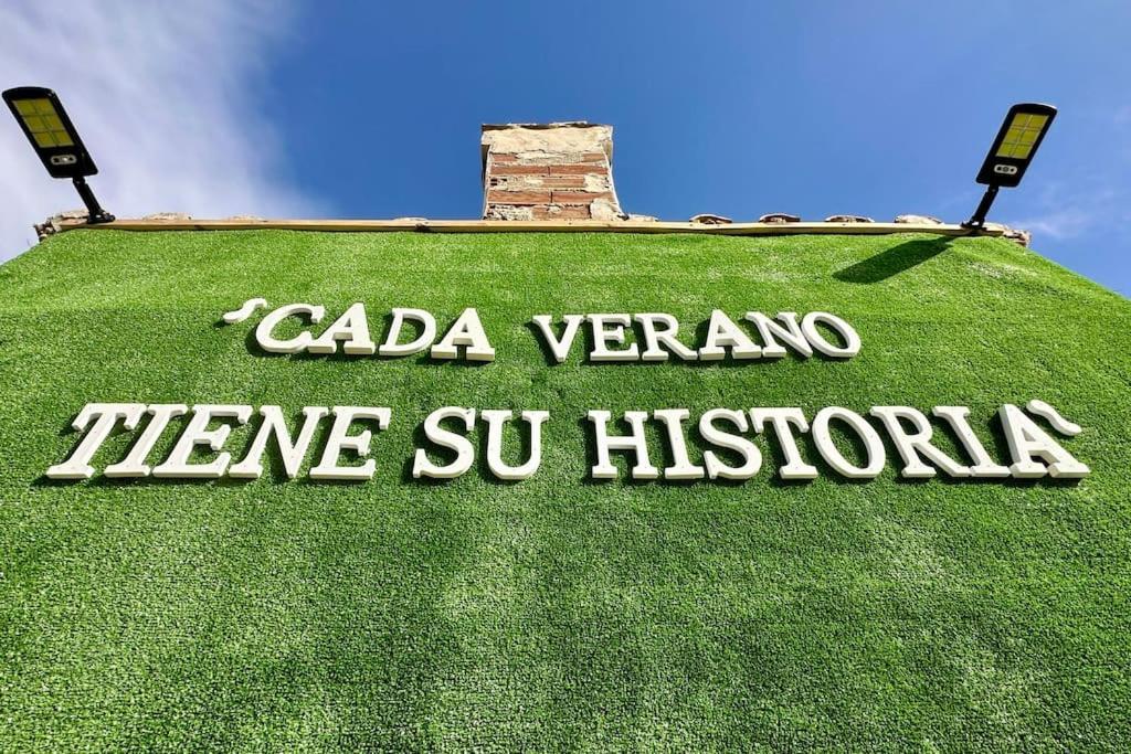 De Diseno Con Piscina Y Barbacoa Casa de férias