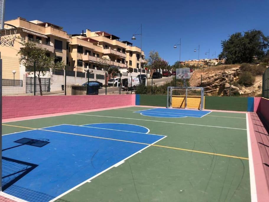 Valle-niza: Beachfront Retreat In Velez-malaga Apartamento