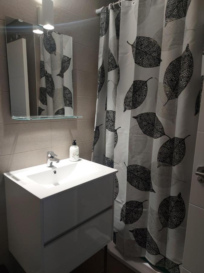 Valle-niza: Beachfront Retreat In Velez-malaga Apartamento *