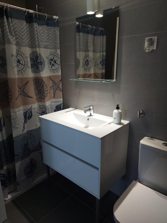 Apartamento Valle-niza: Beachfront Retreat In Velez-malaga *