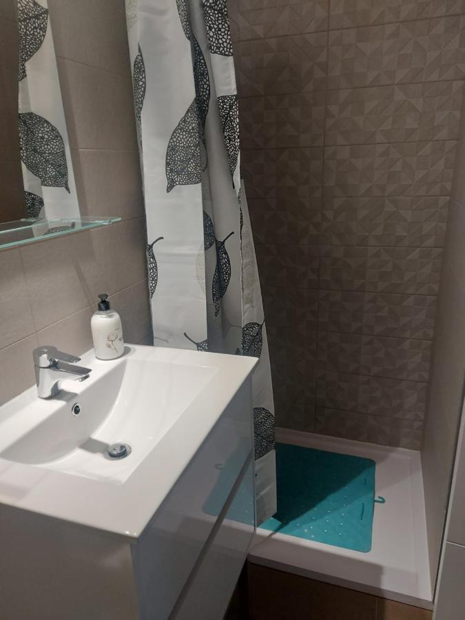 Apartamento Valle-niza: Beachfront Retreat In Velez-malaga