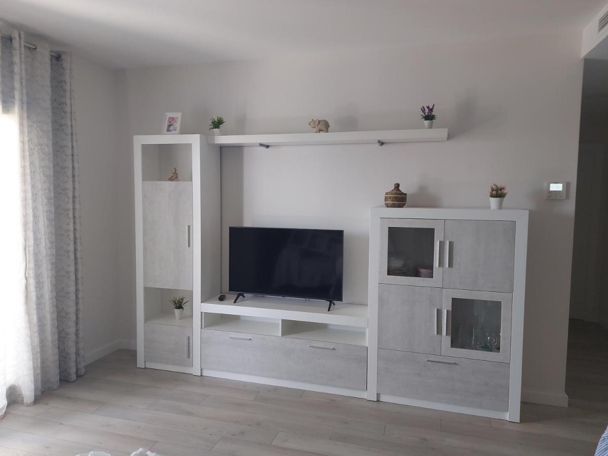 Apartamento Valle-niza: Beachfront Retreat In Velez-malaga Málaga