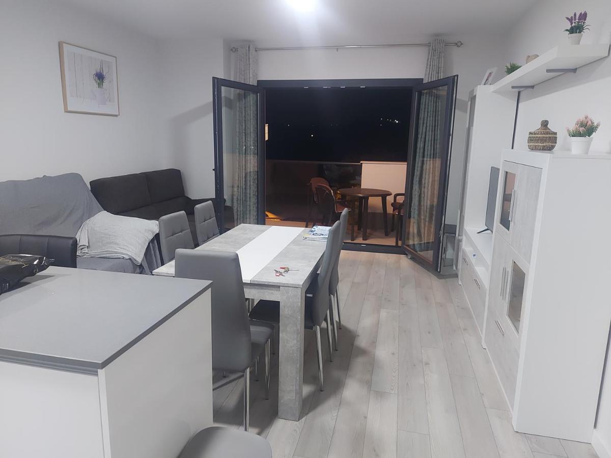 Apartamento Valle-niza: Beachfront Retreat In Velez-malaga