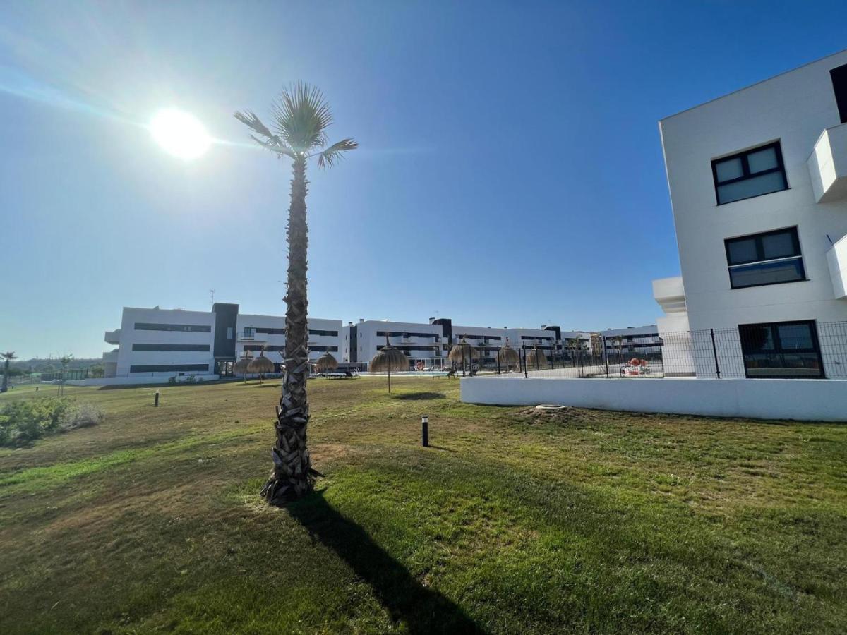 Valle-niza: Beachfront Retreat In Velez-malaga Apartamento