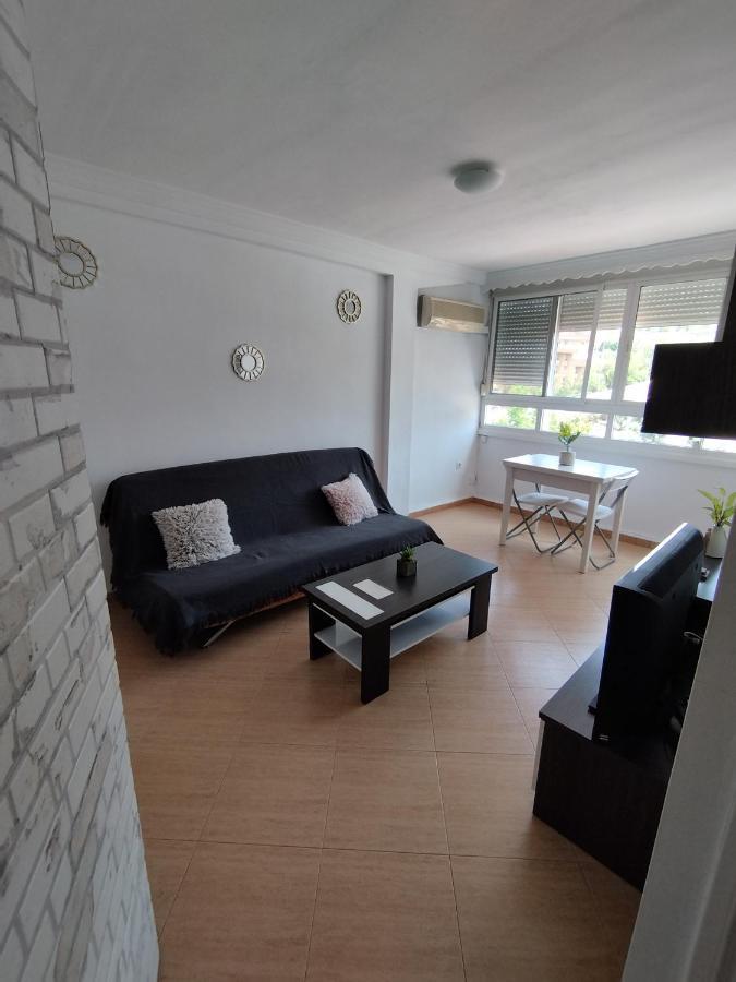 Piso Amplio Y Comodo. Appartement Málaga