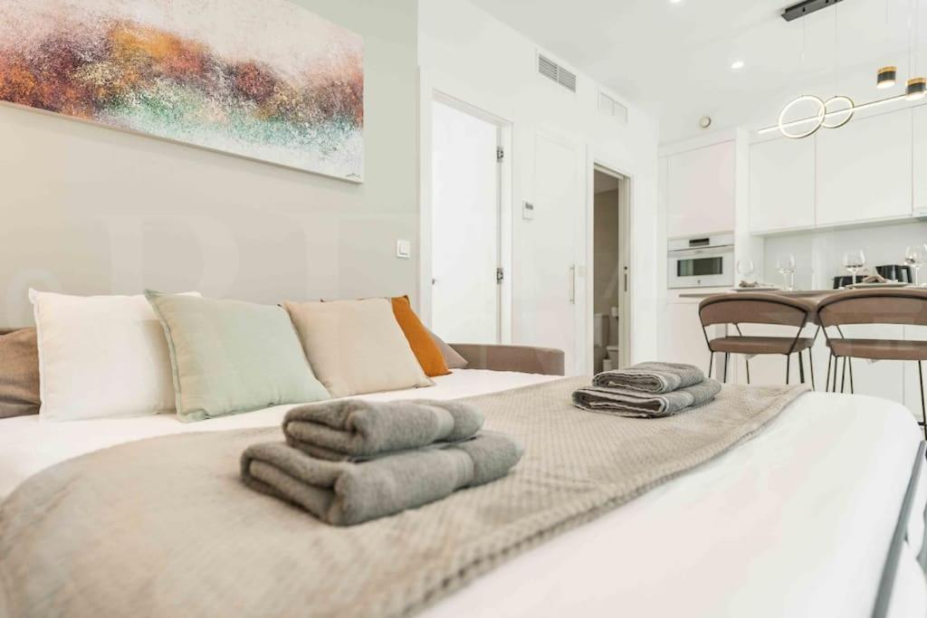 Appartamento Tranquil & Bright With Parking By Rems *