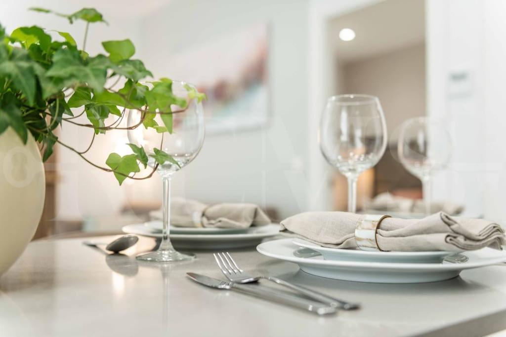 Tranquil & Bright With Parking By Rems Málaga