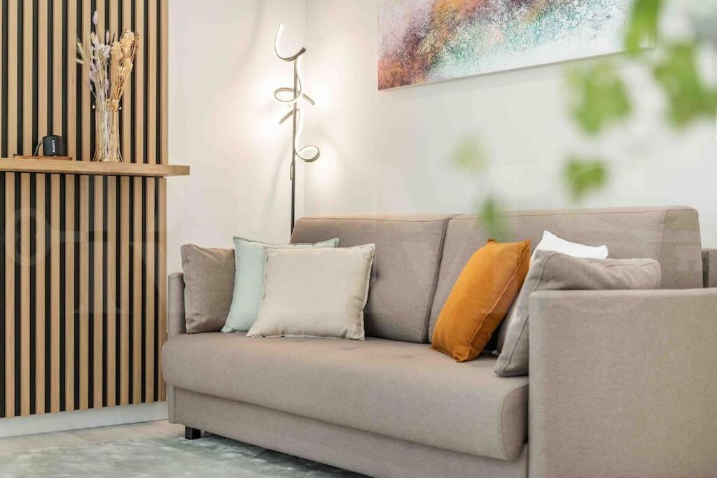 Appartamento Tranquil & Bright With Parking By Rems *