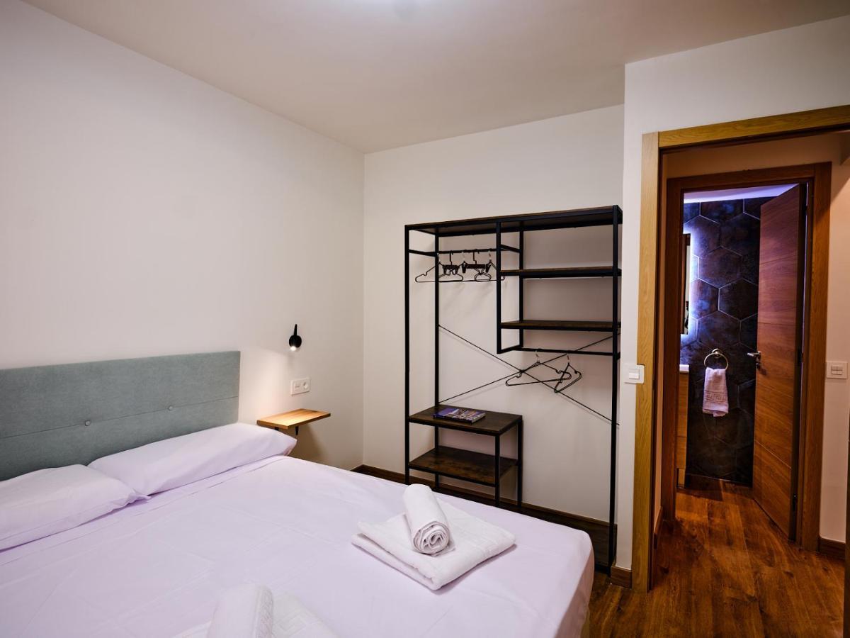 Leo Home- Bright & Centric 3 Bedrooms With Private Parking Inside *