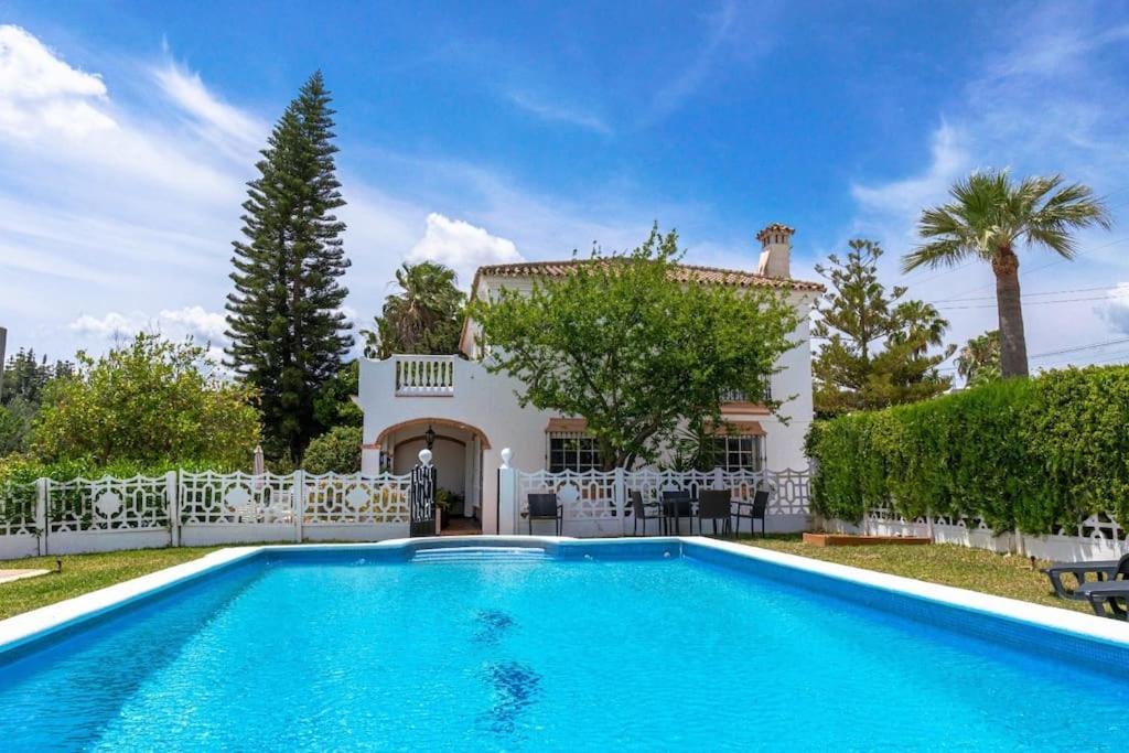 Lovely - Delicious Pool And Padel Villa *