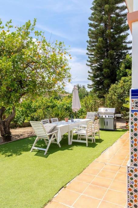 Villa Lovely - Delicious Pool And Padel