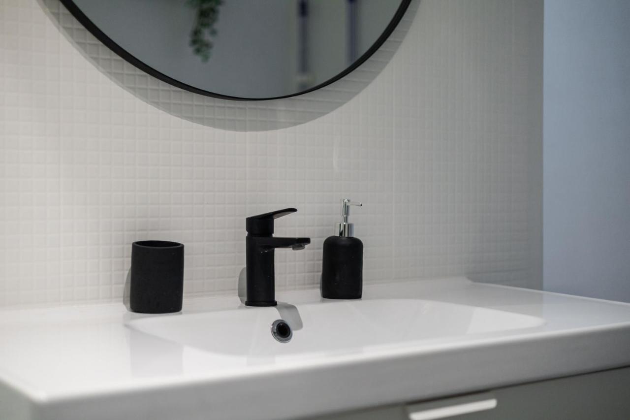 Central Studio Apartment *