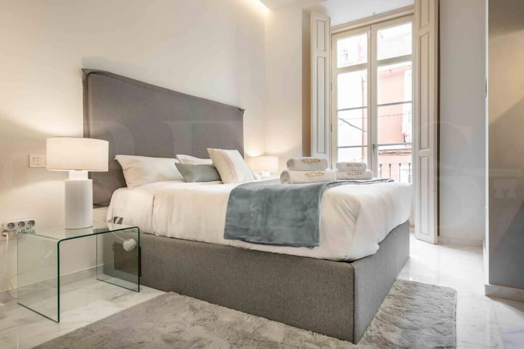 Luxurious In Center With Parking By Rems Appartement *