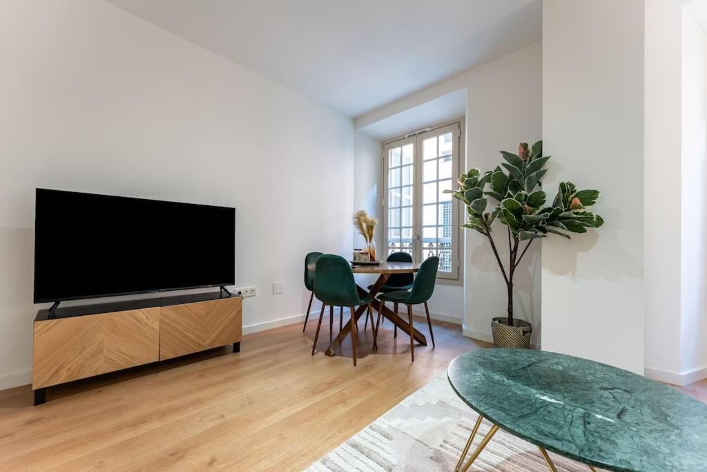 Premium Flat In Center With Free Parking Appartement *