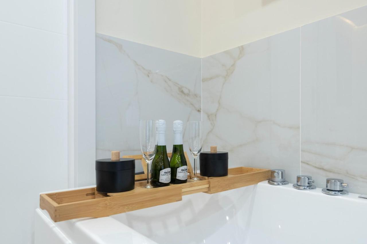 Luxury Jacuzzi *